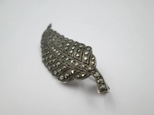 Women's brooch. 925 sterling silver and marcasites. Leaf shape. 1960's. Europe