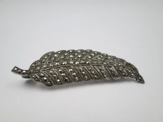 Women's brooch. 925 sterling silver and marcasites. Leaf shape. 1960's. Europe