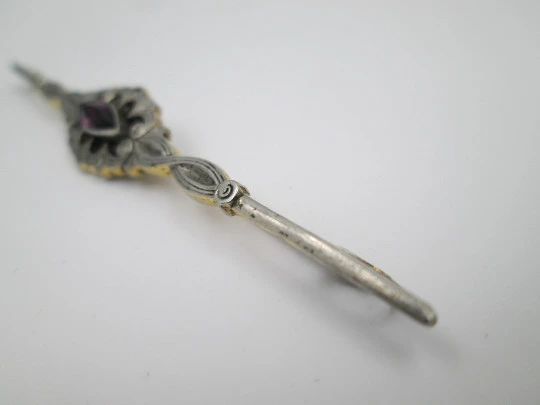 Women's brooch. Bitone metal. Victorian style. Vegetable motifs and violet gem. 1950's
