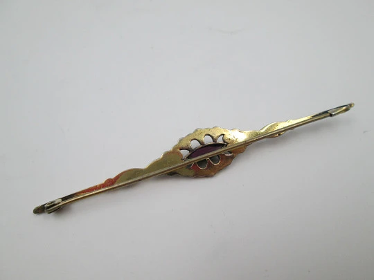 Women's brooch. Bitone metal. Victorian style. Vegetable motifs and violet gem. 1950's