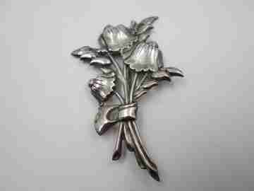 Women's brooch. Flower and leaves. Sterling silver. Truart. 1960's. USA