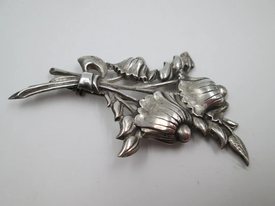 Women's brooch. Flower and leaves. Sterling silver. Truart. 1960's. USA