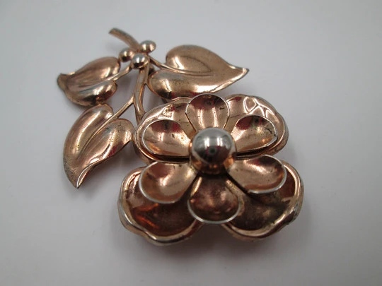 Women's brooch. Flower and leaves. Vermeil sterling silver. 1960's