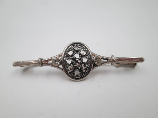 Women's brooch. Sterling silver and white gems. Oval trim. Pin on back. 1970's. Europe