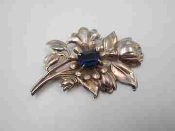 Women's brooch. Vermeil sterling silver. Flower with blue stone. 1970's. UK