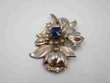 Women's brooch. Vermeil sterling silver. Flower with blue stone. 1970's. UK