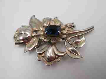 Women's brooch. Vermeil sterling silver. Flower with blue stone. 1970's. UK