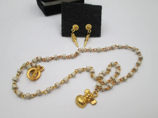 Women's choker and earrings set. Gold plated metal and white stones. Box