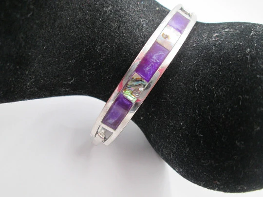 Women's circle bracelet. Sterling silver, amethysts & mother of pearl. 1980's