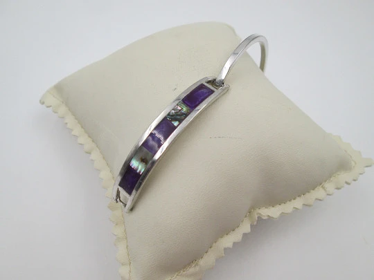 Women's circle bracelet. Sterling silver, amethysts & mother of pearl. 1980's