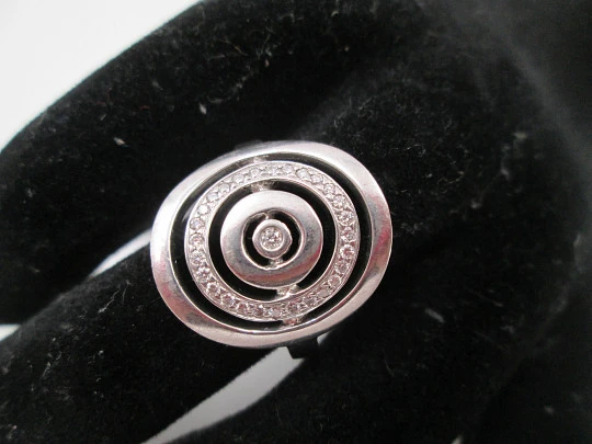 Women's concentric circles ring. 18 karat white gold and diamonds