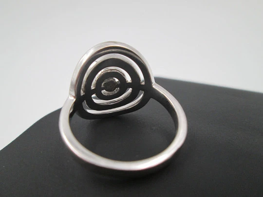 Women's concentric circles ring. 18 karat white gold and diamonds