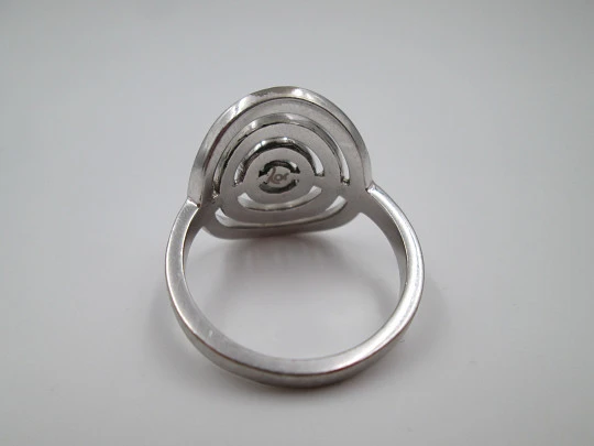 Women's concentric circles ring. 18 karat white gold and diamonds