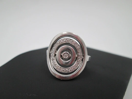 Women's concentric circles ring. 18 karat white gold and diamonds