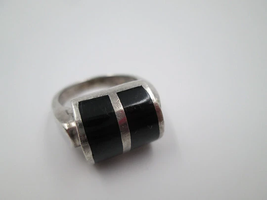 Women's cylindrical ring. 925 sterling silver and black enamel