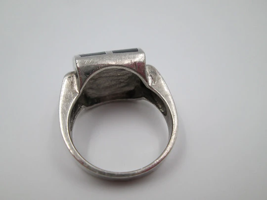 Women's cylindrical ring. 925 sterling silver and black enamel