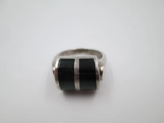 Women's cylindrical ring. 925 sterling silver and black enamel