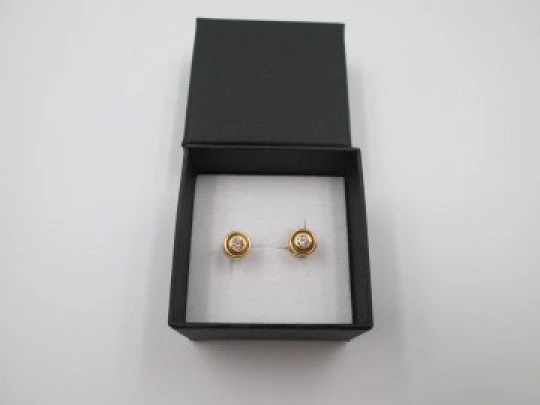 Women's earrings. 18 karat yellow gold and diamonds. Push back clasp