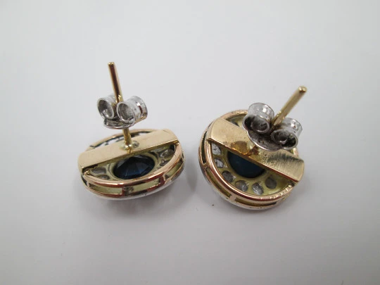 Women's earrings. Diamonds and sapphires. 1940's. 18k bitone gold