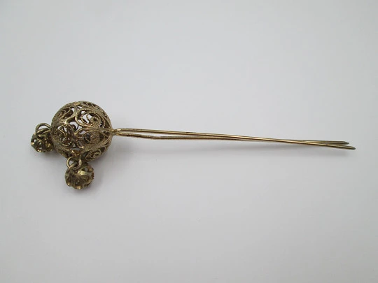 Women's filigree hair pin. Sterling silver vermeil. Openwork spheres. 1970's. Spain