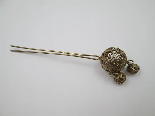 Women's filigree hair pin. Sterling silver vermeil. Openwork spheres. 1970's. Spain