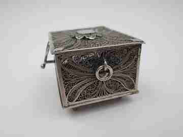 Women's filigree pillbox. 925 sterling silver. Vegetable motifs. 1970's