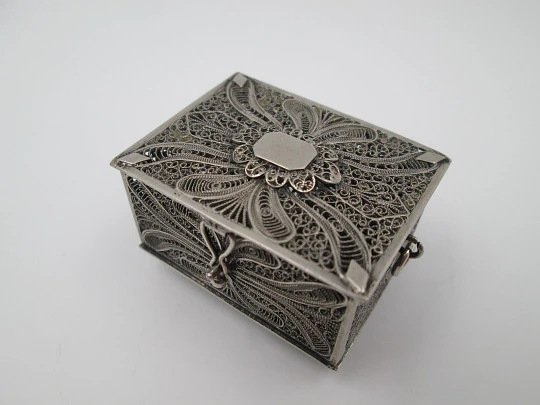 Women's filigree pillbox. 925 sterling silver. Vegetable motifs. 1970's