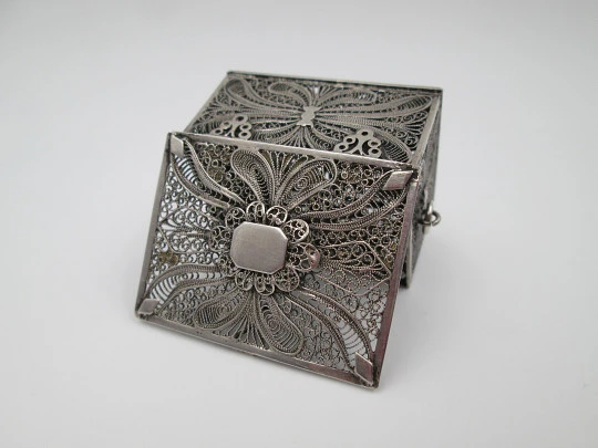 Women's filigree pillbox. 925 sterling silver. Vegetable motifs. 1970's