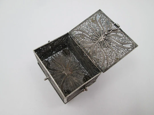 Women's filigree pillbox. 925 sterling silver. Vegetable motifs. 1970's