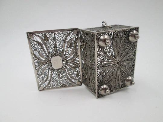 Women's filigree pillbox. 925 sterling silver. Vegetable motifs. 1970's