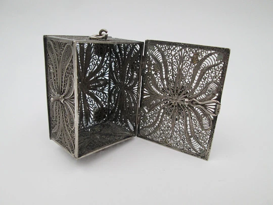 Women's filigree pillbox. 925 sterling silver. Vegetable motifs. 1970's