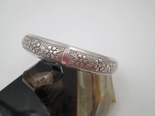 Women's half round bracelet. Sterling silver. Floral engravings. 1980's