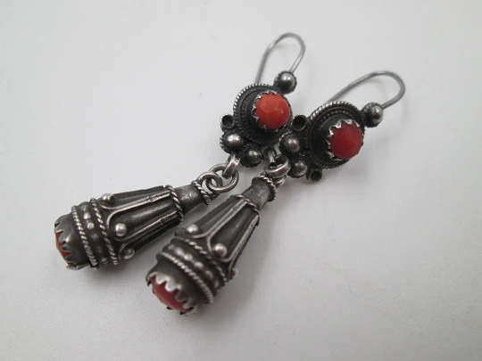 Women's long earrings. Sterling silver and coral details. Hook clasp. Spain. 1970's