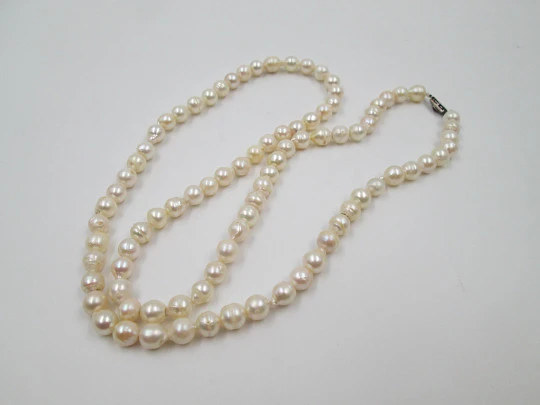 Women's necklace. Baroque cultured pearls. Sterling silver clasp. 1960's