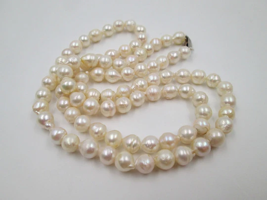 Women's necklace. Baroque cultured pearls. Sterling silver clasp. 1960's