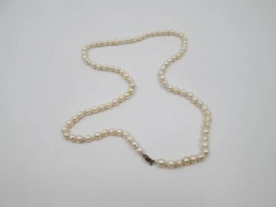 Women's necklace. Baroque cultured pearls. Sterling silver clasp. 1960's