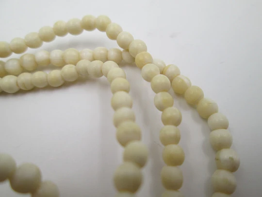 Women's necklace. Ivory beads & citrine ends. White gold rings. 1950's