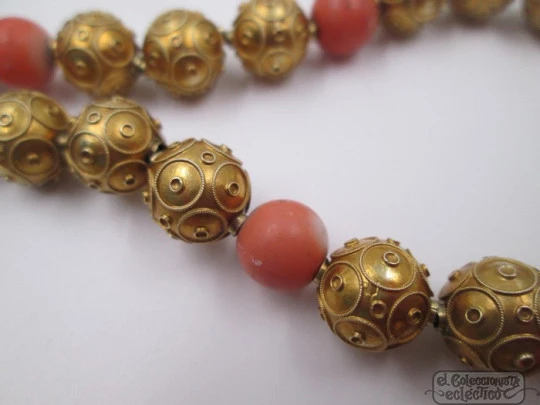 Women's necklace. Regional jewelry. 1920's. Spain. Gold & red coral