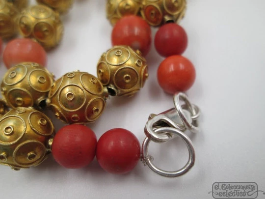 Women's necklace. Regional jewelry. 1920's. Spain. Gold & red coral