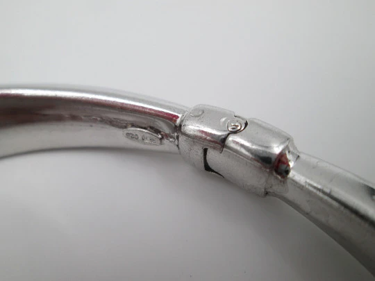 Women's open tubular bracelet. 925 sterling silver. Hinge clasp. 1980's