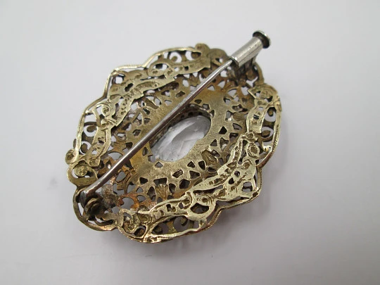 Women's openwork brooch. Gold plated metal and white rhinestones. Europe. 1950's