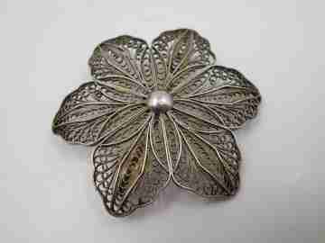 Women's openwork brooch. Sterling silver. Fligree flower. Pin back. 1970's