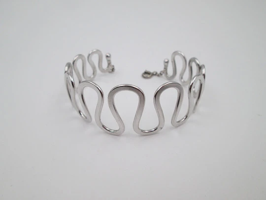 Women's openwork flexible bracelet. Sterling silver. Wave design. Ring clasp