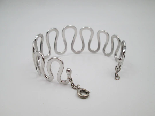 Women's openwork flexible bracelet. Sterling silver. Wave design. Ring clasp