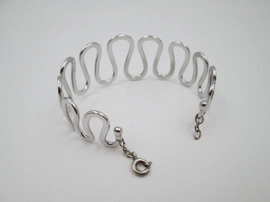 Women's openwork flexible bracelet. Sterling silver. Wave design. Ring clasp