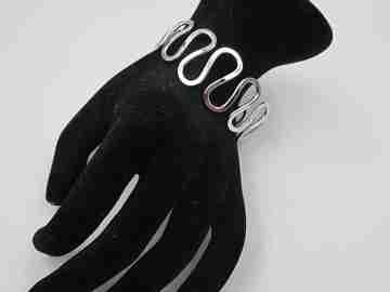 Women's openwork flexible bracelet. Sterling silver. Wave design. Ring clasp