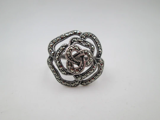 Women's openwork flower ring. 925 sterling silver and marcasite. Europe. 1980's