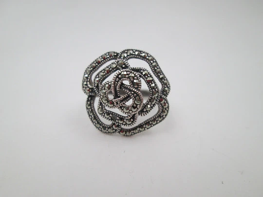 Women's openwork flower ring. 925 sterling silver and marcasite. Europe. 1980's