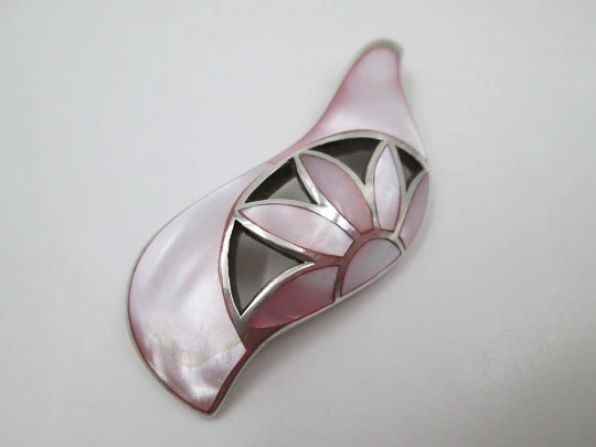 Women's openwork pendant. Sterling silver and pink white nacre. 1980's