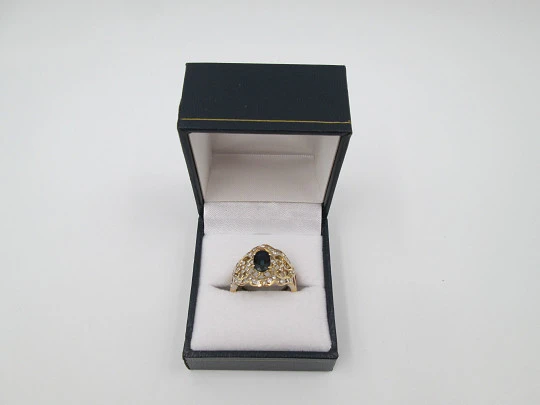 Women's openwork ring. 18 karat yellow gold, diamonds and sapphire. Europe
